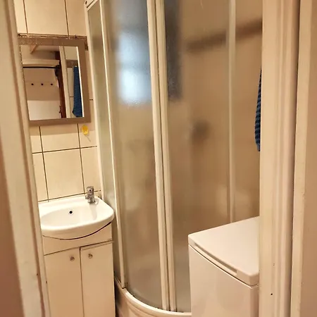 Mieszkanie Dwupokojowe Z Osobna Kuchnia Apartman